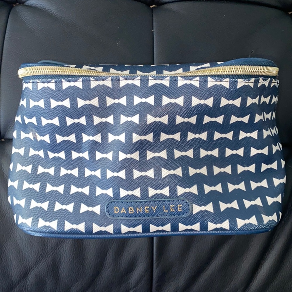 ❤️❤️ FILLED WITH MIXED BRAND NAME MAKEUP and SKINCARE Makeup Carry Case - Picture 1 of 6